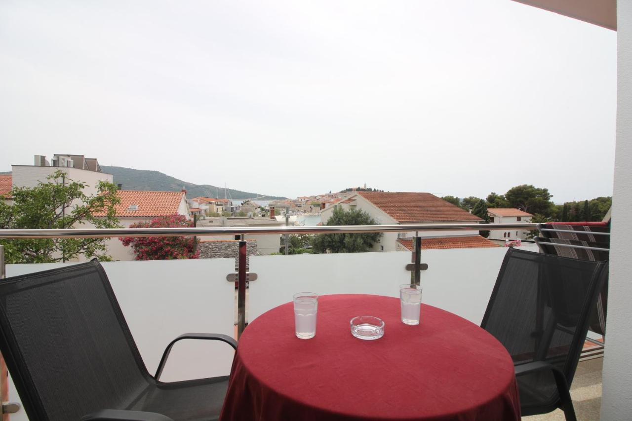 Apartments Toni Примоштен Экстерьер фото