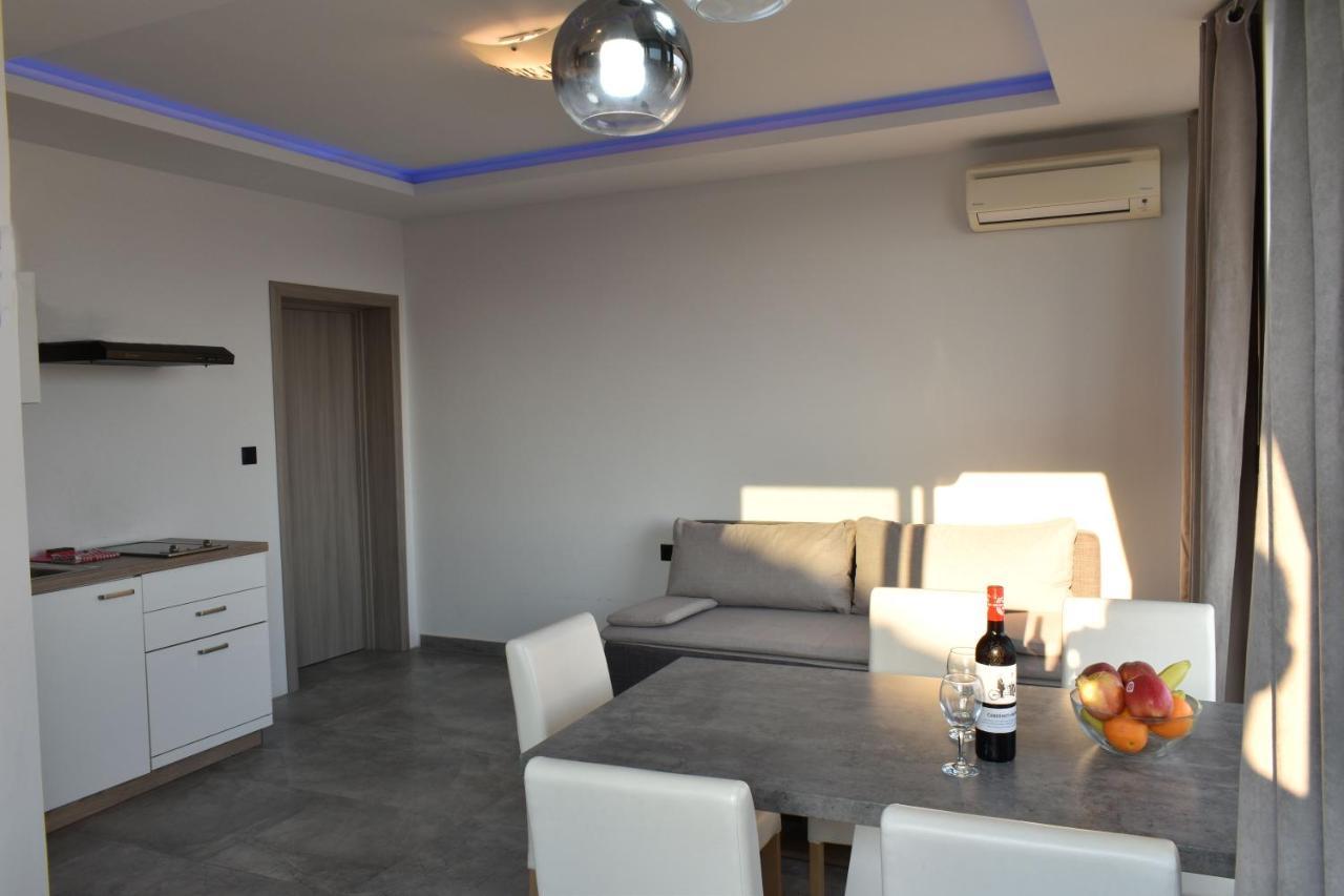 Apartments Toni Примоштен Экстерьер фото