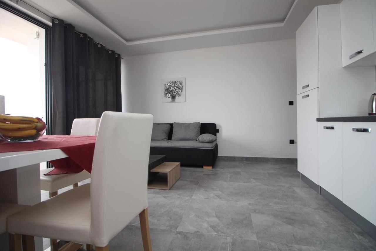 Apartments Toni Примоштен Экстерьер фото