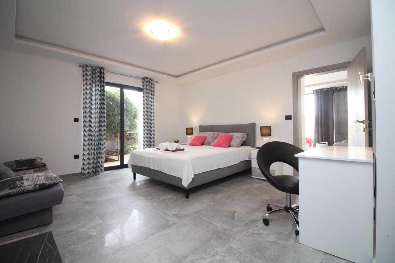 Apartments Toni Примоштен Экстерьер фото
