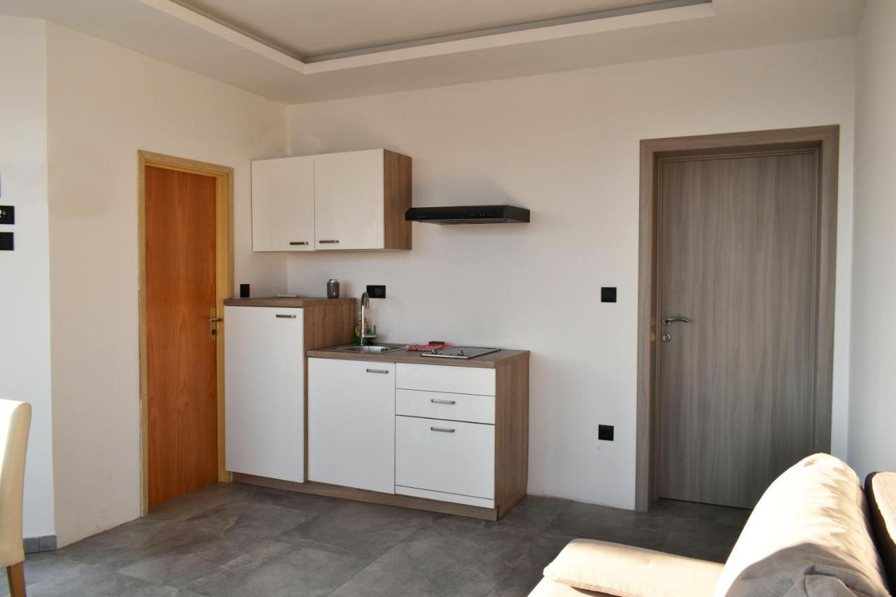 Apartments Toni Примоштен Экстерьер фото