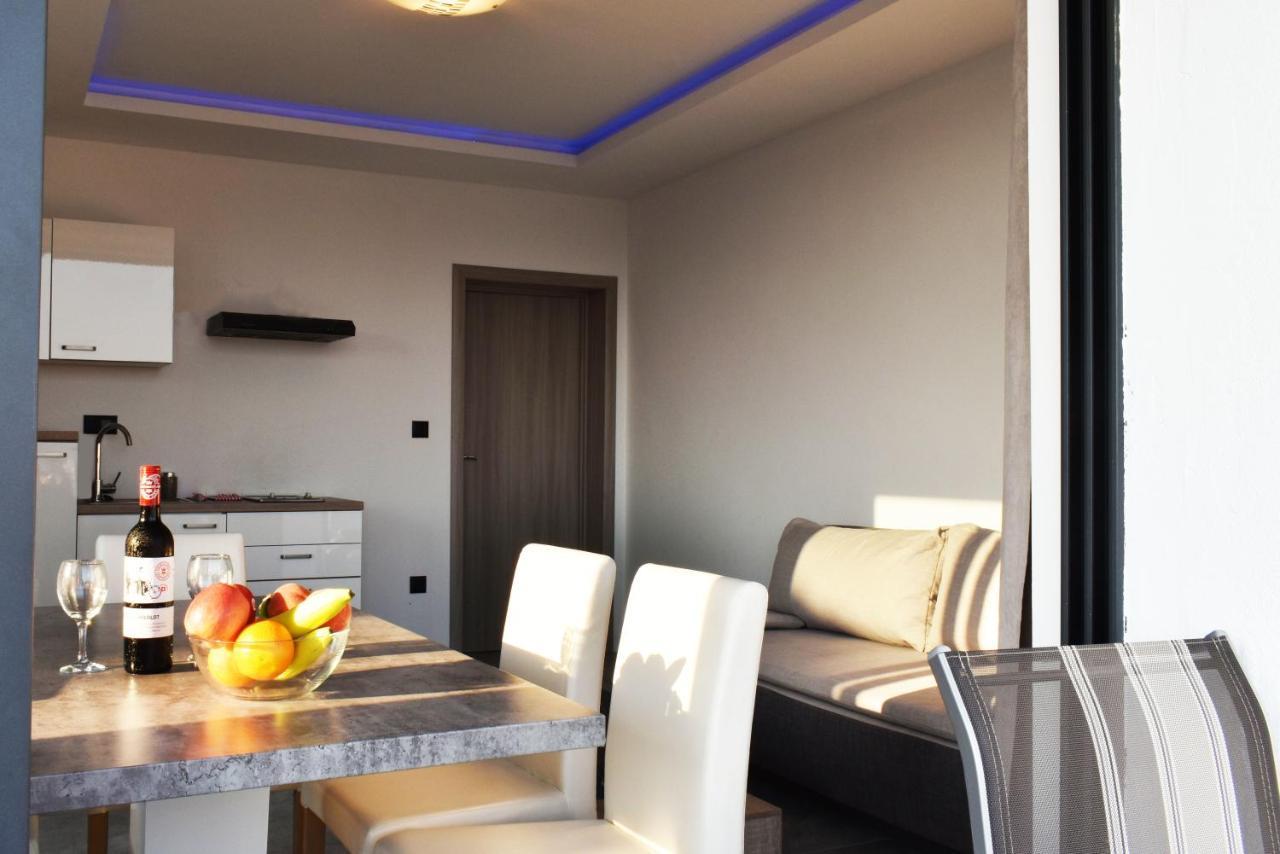 Apartments Toni Примоштен Экстерьер фото