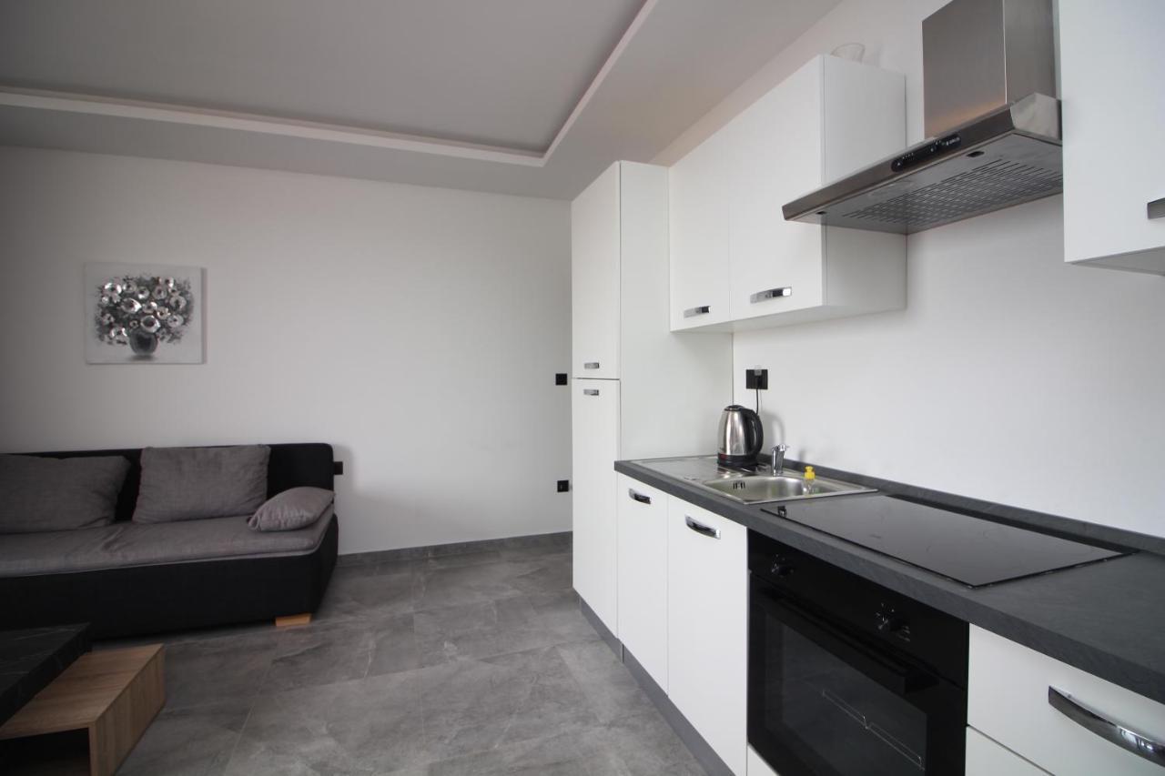 Apartments Toni Примоштен Экстерьер фото