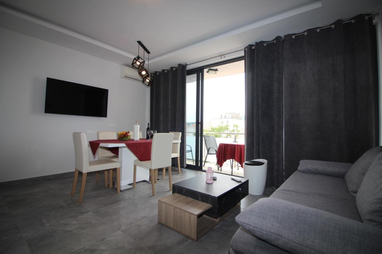 Apartments Toni Примоштен Экстерьер фото