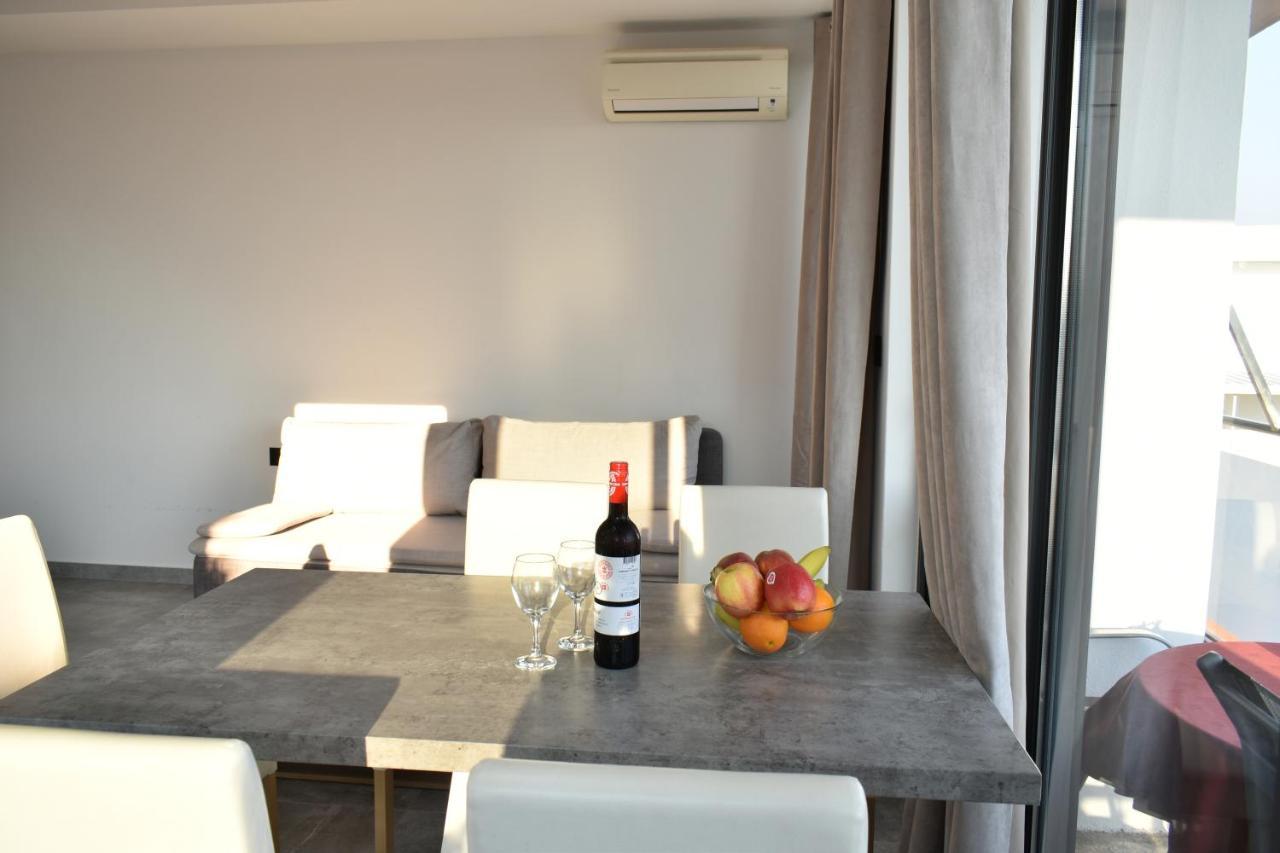 Apartments Toni Примоштен Экстерьер фото