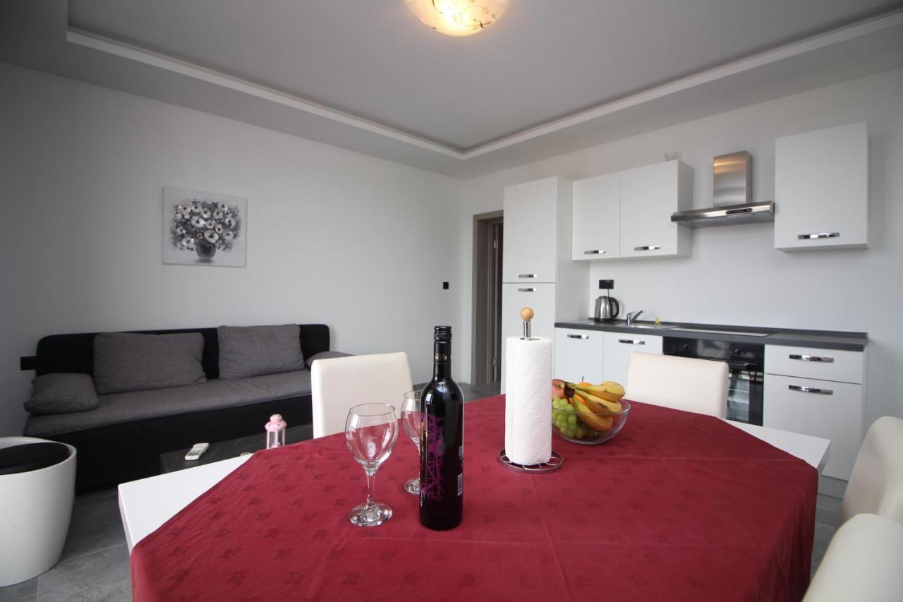 Apartments Toni Примоштен Экстерьер фото