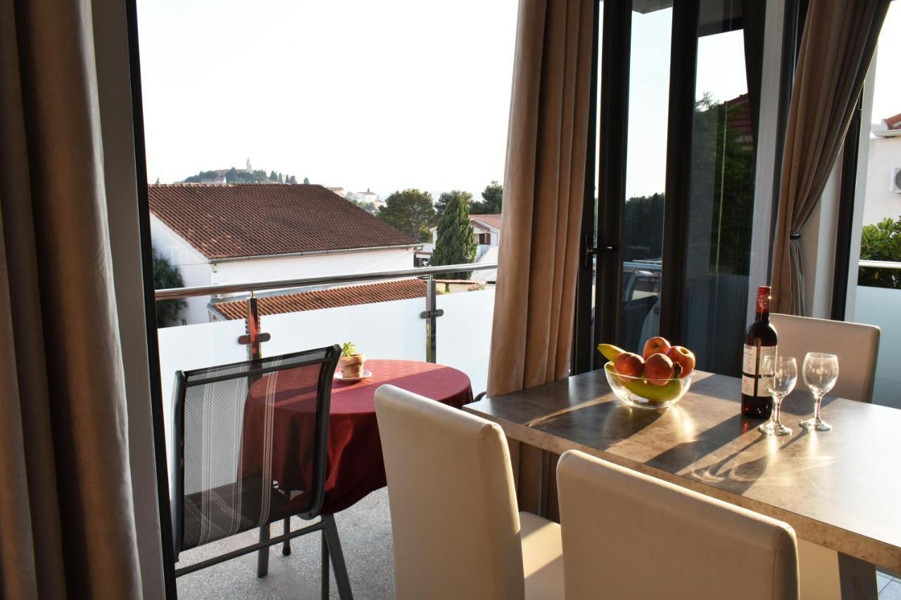 Apartments Toni Примоштен Экстерьер фото